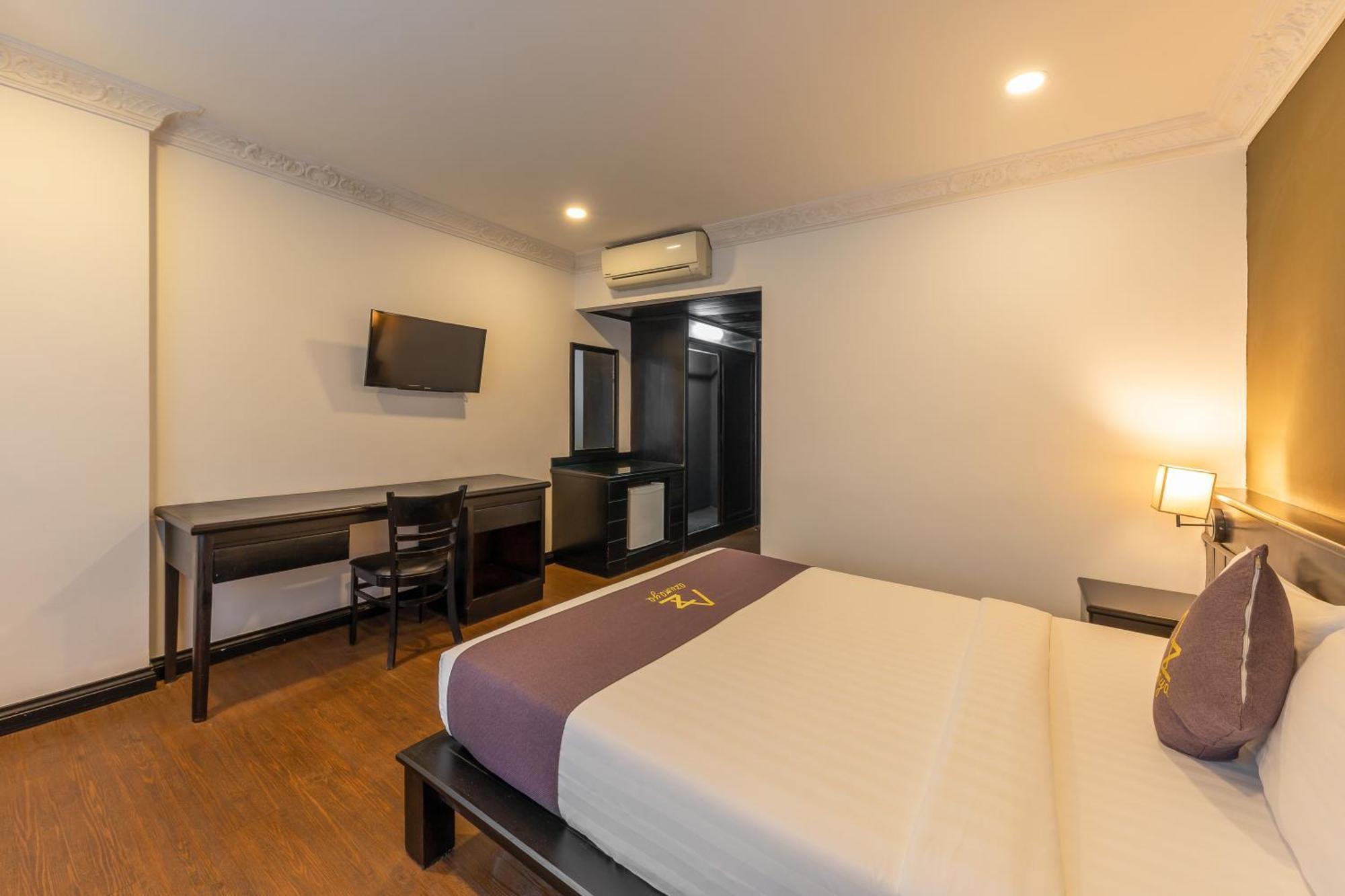Azumaya Hotel Phnom Penh Exterior foto